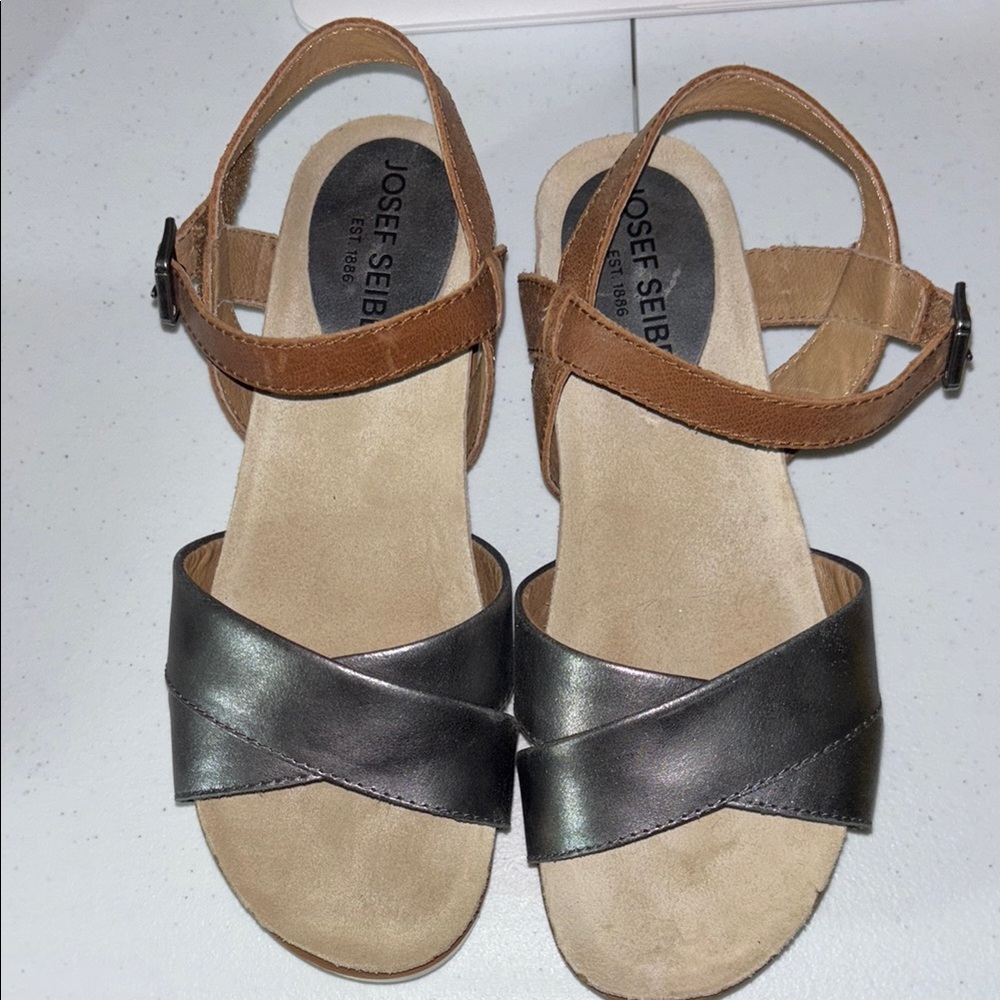 Josef Seibel Women's Metallic and Tan Sandals